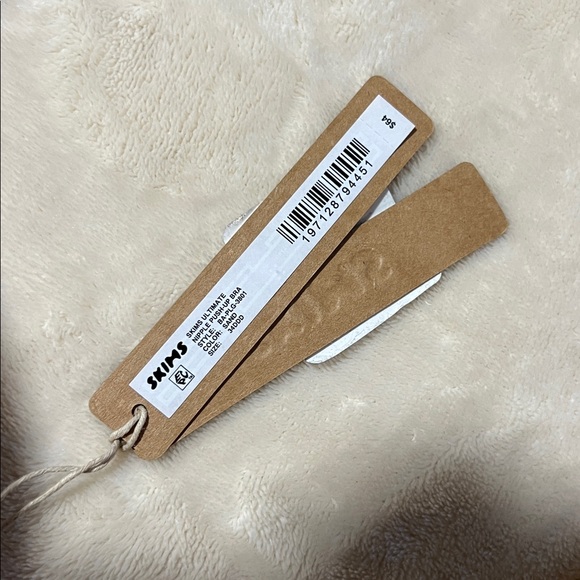 🍄‍🟫SKIMS Ultimate Nipple Push Up Bra in Sand - Picture 4 of 8